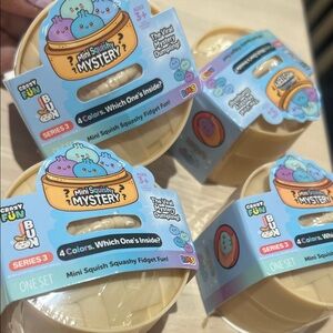 **VIRAL**Mini Squishy Mystery Dumpling - set of 4 CRAZY FUN brand!!